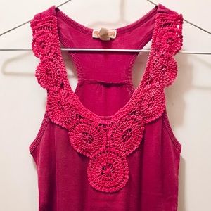 Crochet trim tank